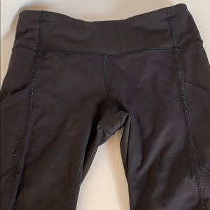 Lululemon pant size 6 tag cut out